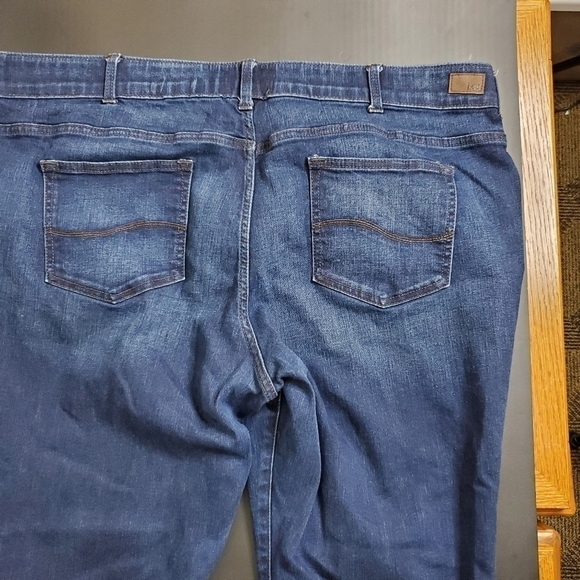 Lee Regular Fit Straight Leg Mid Rise Jeans Size 22W Petite Blue - Picture 13 of 14